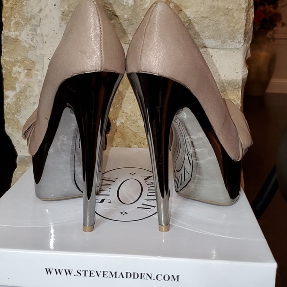 STEVE MADDEN HEELS - Picture 5 of 8